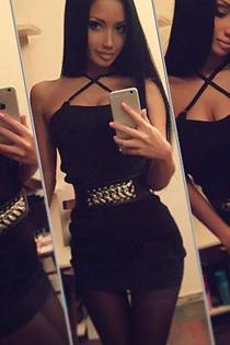 Карина, размер груди третий, +7906 493-34-06