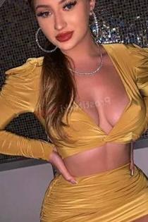 Марина, размер груди третий, +7 (906) 319-10-01