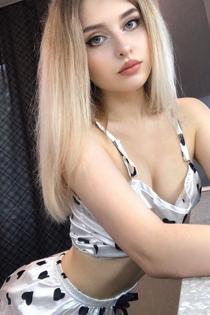Настя, размер груди третий, +7(905)467-25-18