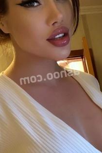 Вика, размер груди четвертый, +7 906 430 58 91