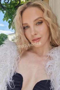 Каролина Саваж, размер груди второй, +7(900)134-03-20