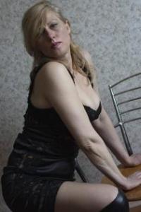 Алёна, размер груди первый, +7(903)409-40-87