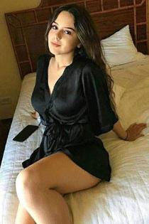 Лена, размер груди третий, +7(963)388-27-19