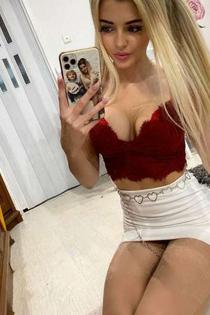 Даша, размер груди третий, +7903 449-92-90