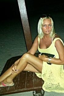 Анна, размер груди третий, +7(905)410-14-93