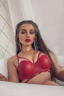 Ирина, размер груди четвертый, +7 905 467 25 18