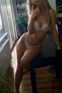 Алёна, размер груди третий, +7 (906) 319-10-01