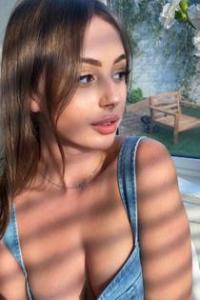 Вика, размер груди третий, +7 (906) 411-16-10