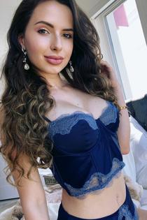 Катя, размер груди третий, +7(903)409-40-87