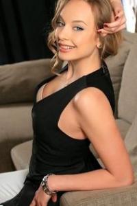Карина, размер груди третий, +7903 422 7443