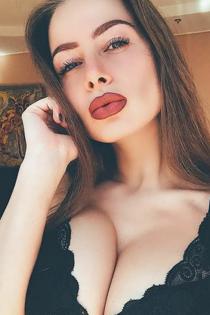 Вика, размер груди третий, +7(905)410-14-93