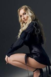 Карина, размер груди третий, +7 903 472 51 21