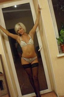 Карина, размер груди второй, +7(928)289-04-16