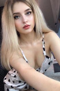 Наташа, размер груди второй, +7906 411 1610